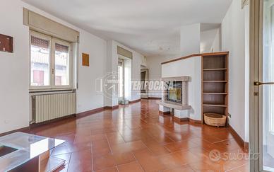 CENTRO 4 LOCALI DI 130MQ CON 2 BAGNI 3 CAMERE + BO
