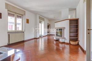 CENTRO 4 LOCALI DI 130MQ CON 2 BAGNI 3 CAMERE + BO