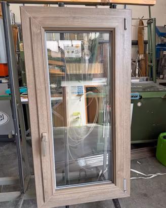 Finestra in PVC Anta Singola Effetto Legno Chiaro