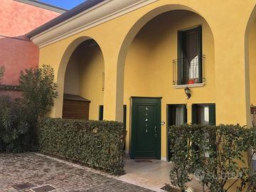 Villetta bicamere a ridosso del centro