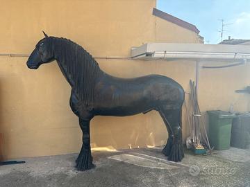Cavallo materiale contemporaneo
