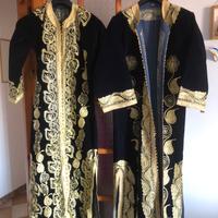 Caftano artigianale in raso e filo d’oro