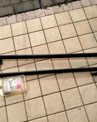 Barre portatutto per auto con railing aperti