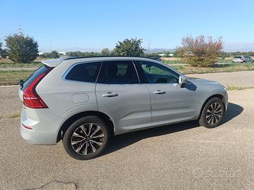 Volvo XC60 Core mild hibrid  B4 benzina 