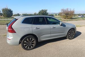 Volvo XC60 Core mild hibrid  B4 benzina 