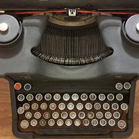 Macchina da scrivere Olivetti M40 carrello lungo