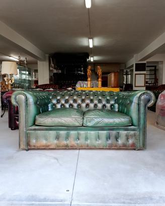 Divano chesterfield due posti vintage verde 