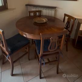 Tavolo torndo finemente intarsiato