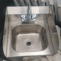 Lavandino lavamani in acciaio inox.