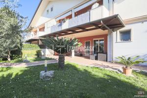 APPARTAMENTO CON INGRESSO INDIPENDENTE E GIARDINO