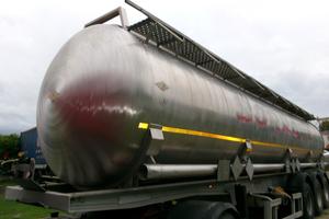 Semirimorchio cisterna adr