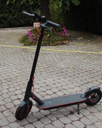 Monopattino Xiaomi M365 Pro Potenziato Accessori