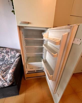 Frigo , fornello gas, lavello