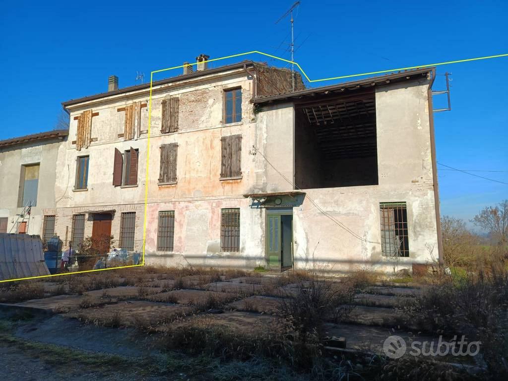 Rustico / Casale di 513 m² con più di 5 locali a C - Altro