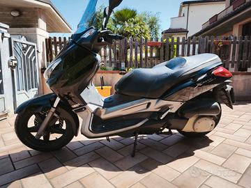 Yamaha x-max 250