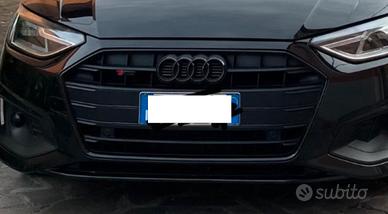Griglia Audi A4 logo nero b9 (2020)