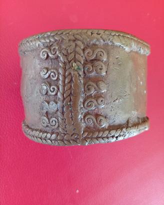 Antico bracciale etnico