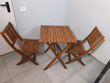 Tavolo e sedie esterno