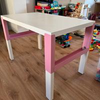 Scrivania Ikea per bambina ( sedia opzionale )