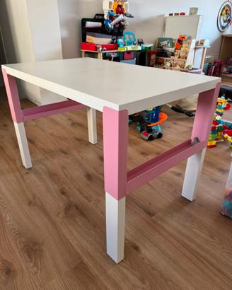 Scrivania Ikea per bambina ( sedia opzionale )