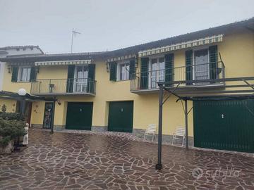 Villa di 100 m² con 4 locali e box auto a Azzano d