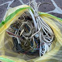 Cavi elettrici e oggetti elettronici