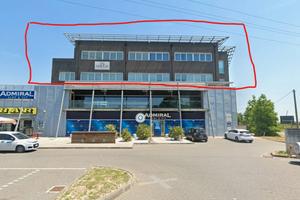 Locale commerciale con terrazzo esclusivo