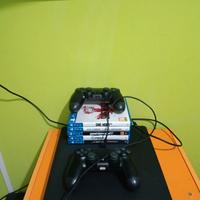  PS4 slim con 2 controller e cavi 