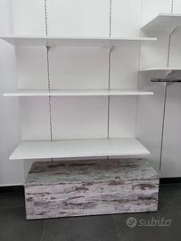 Arredamento bianco a parete per negozi o Cantine