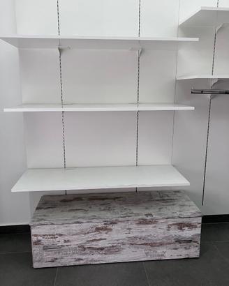 Arredamento bianco a parete per negozi o Cantine