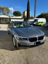 BMW 518d Touring mhev 48V Business auto