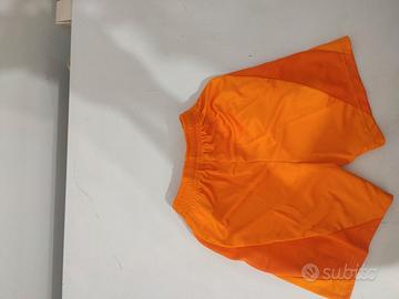 maglia e pantaloncino del Real Madrid 