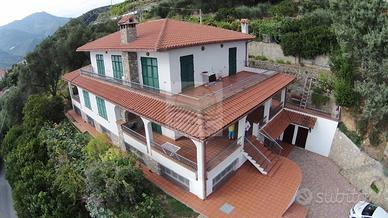 Villa di 538 m² con più di 5 locali e box auto dop