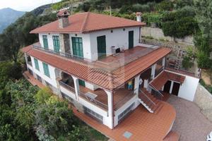 Villa di 538 m² con più di 5 locali e box auto dop