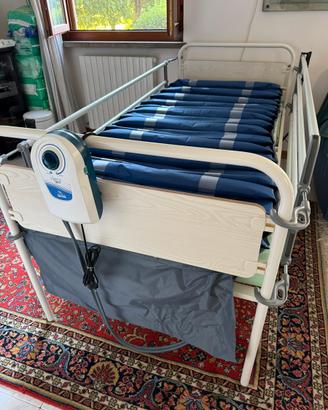Letto ospedaliero  con materasso antidecubito
