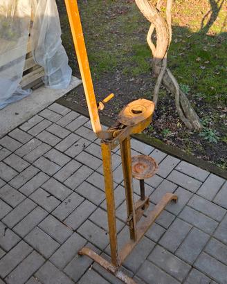 tappatrice a leva per tappi in sughero