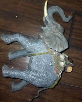 Elefante giocattolo da safari con accessori