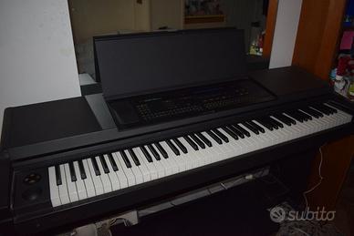 Pianoforte GEM WS-400 completamente revisionato.