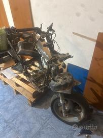 Smembro pezzi piaggio nrg mc3