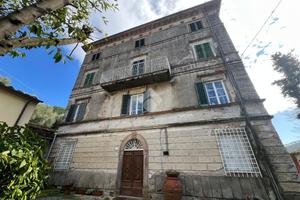 4 LOCALI A CAPANNORI