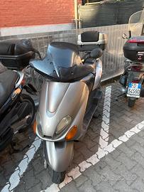 scooter skyliner 125 per pezzi di ricambio