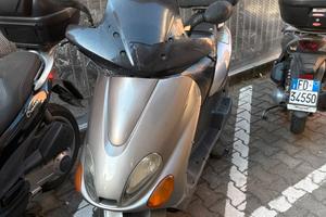 scooter skyliner 125 per pezzi di ricambio