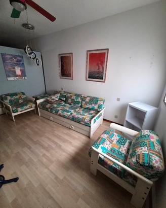 2 poltrone + divano letto
