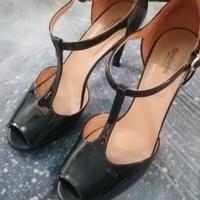 Scarpa spuntata nero giardini