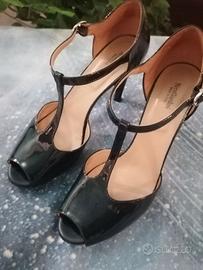 Scarpa spuntata nero giardini