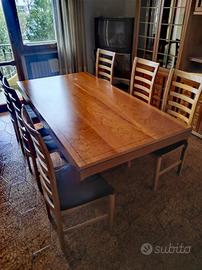 Tavolo e mobile in ciliegio