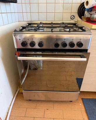 Cucina Hotpoint Ariston a gas con forno