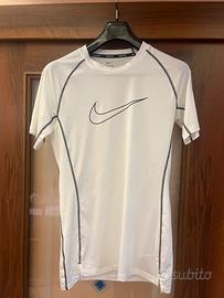 T-shirt nike