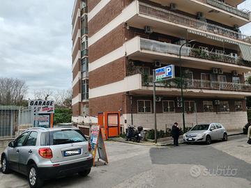 Ampio complesso commerciale a reddito -Fuorigrotta