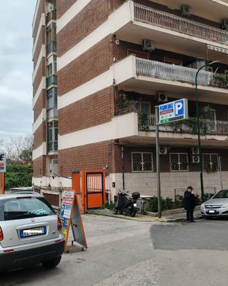 Ampio complesso commerciale a reddito -Fuorigrotta